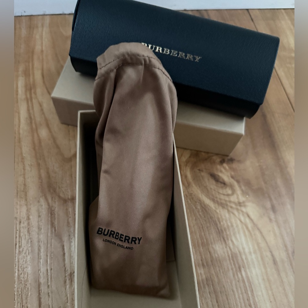 Burberry Lavender Women's Sunglasses - Picture 11 of 12